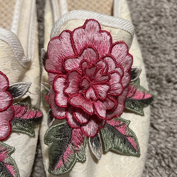 Woman shoes - Picture 2 of 2